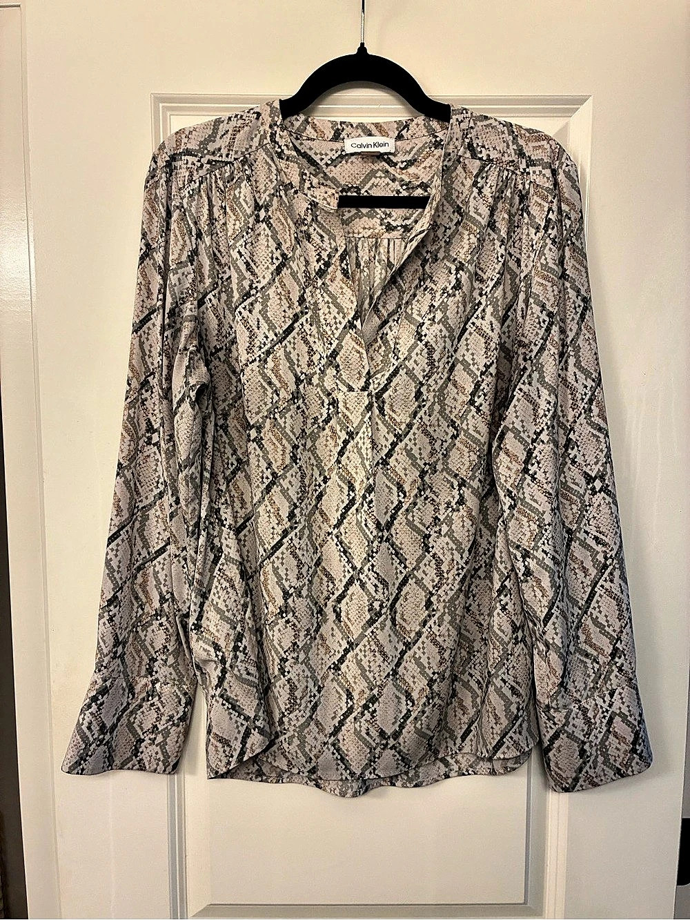 Calvin Klein Animal Print Blouse in Gray & Pink Large Like New